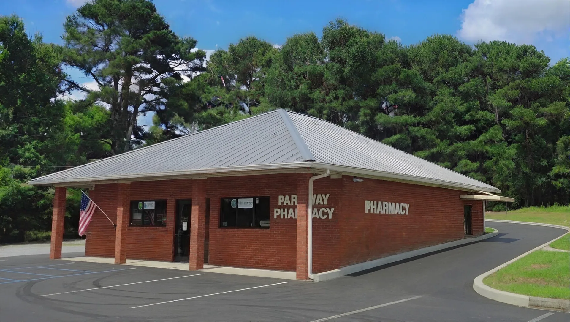Parkway Pharmacy South storefront in Arab, Alabama